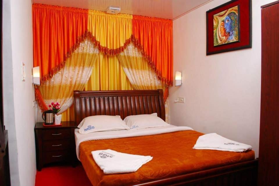 Hotel Mgs Residency à Kallar Vattiyar Extérieur photo