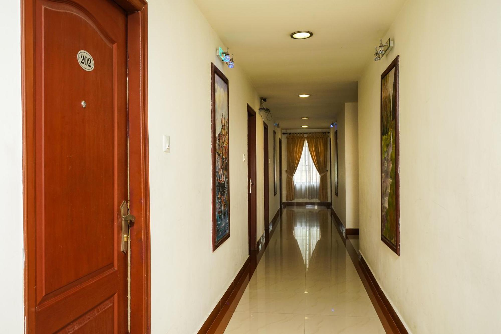 Hotel Mgs Residency à Kallar Vattiyar Extérieur photo